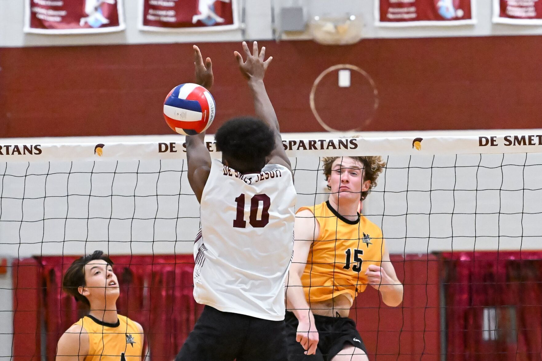 05/02/24 - Boys Volleyball Vianney at De Smet